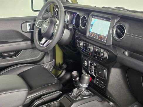 Used 2023 Jeep Wrangler Unlimited Sahara AWD/4WD image 43