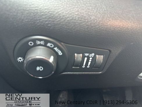 Used 2024 Jeep Compass Latitude AWD/4WD image 27