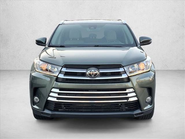 Used 2017 Toyota Highlander Limited w/ Carpet Mat Package AWD/4WD image 2