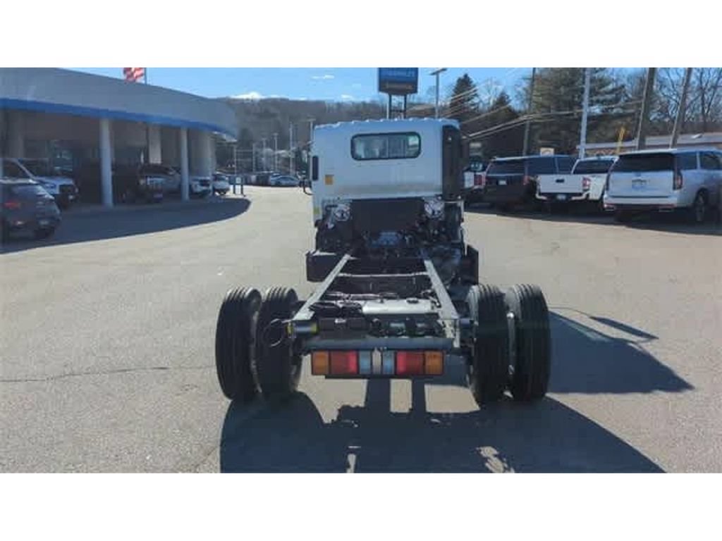 Used 2024 Chevrolet Low Cab Forward 4500 XD RWD image 7