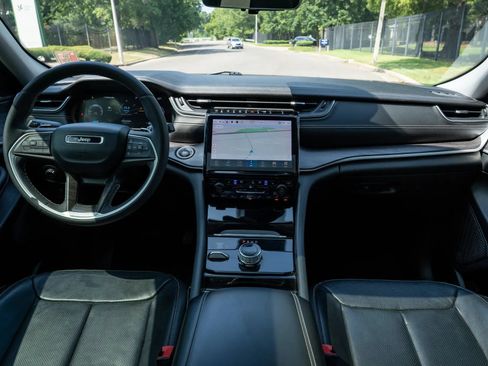 Used 2023 Jeep Grand Cherokee Limited w/ Luxury Tech Group II AWD/4WD image 19