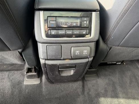 Used 2022 Subaru Ascent Limited image 27