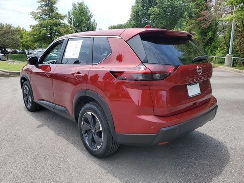 Certified 2025 Nissan Rogue SV AWD/4WD image 3