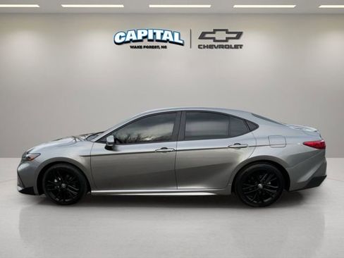 Used 2025 Toyota Camry SE image 2