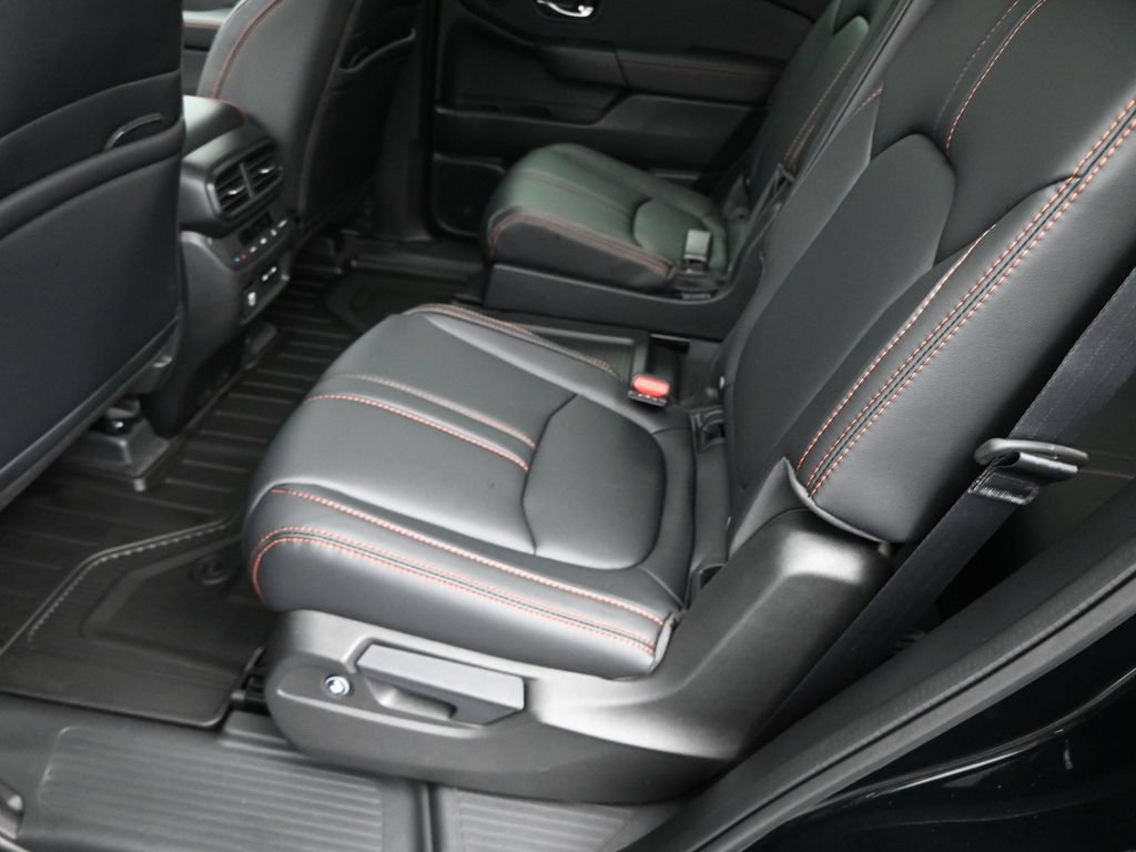 Certified 2025 Honda Pilot TrailSport image 30