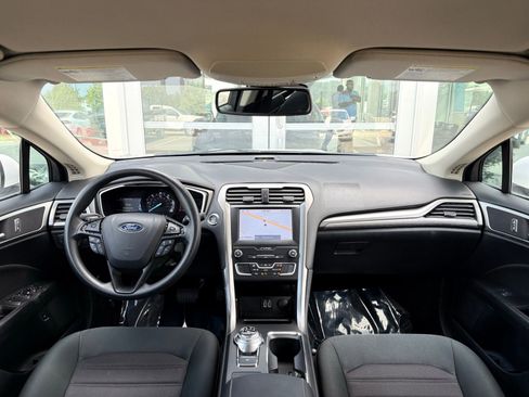 Used 2020 Ford Fusion SE FWD image 20