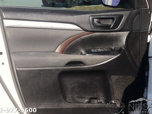 Used 2019 Toyota Highlander LE image 10