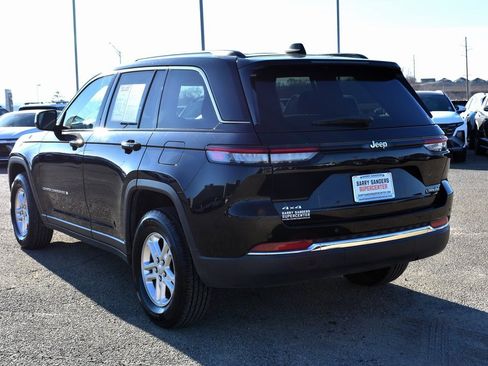 Used 2023 Jeep Grand Cherokee Laredo image 4