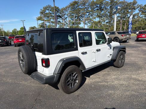 Used 2024 Jeep Wrangler Unlimited Sport AWD/4WD image 7