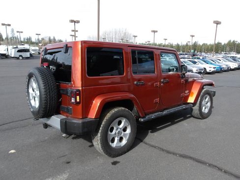 Used 2014 Jeep Wrangler Unlimited Sahara w/ Mopar Chrome Edition Group AWD/4WD image 5