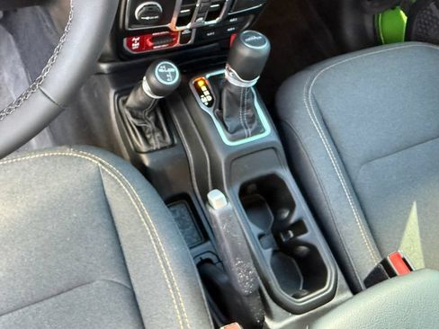 Used 2025 Jeep Gladiator Sport AWD/4WD image 26