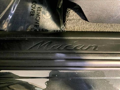Certified 2024 Porsche Macan AWD/4WD image 19