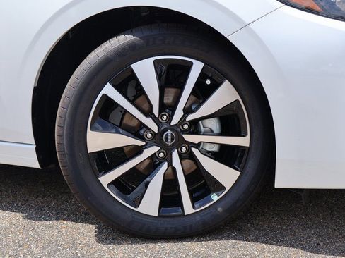 New 2025 Nissan Sentra SV w/ SV Premium Package image 17