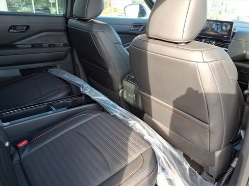 New 2026 Nissan Pathfinder SV image 18