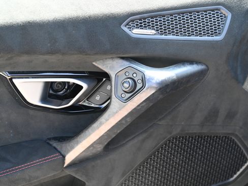 Used 2018 Lamborghini Huracan Performante image 20