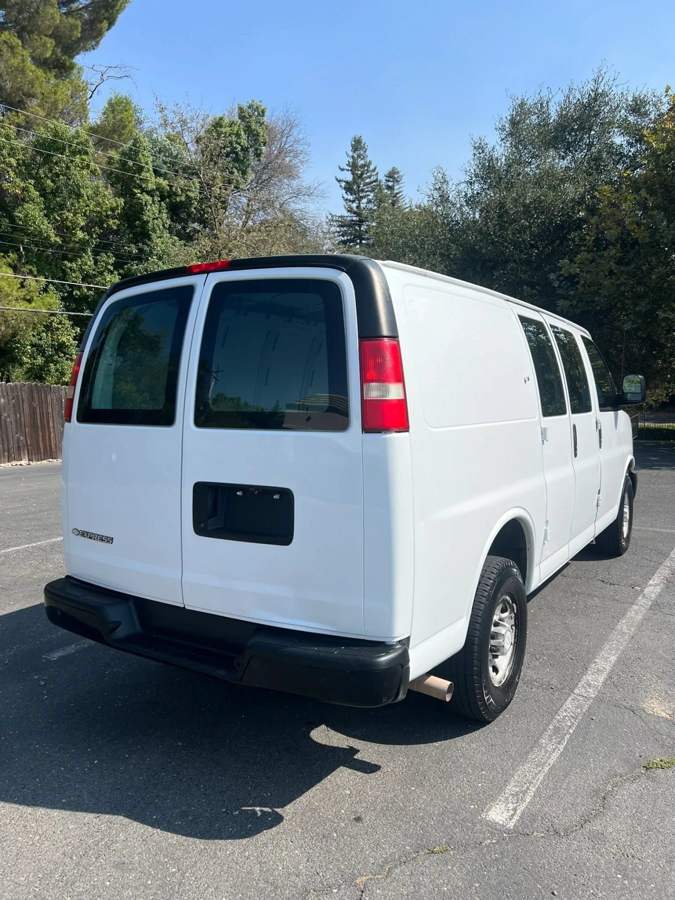 Used 2014 Chevrolet Express 2500 RWD image 5
