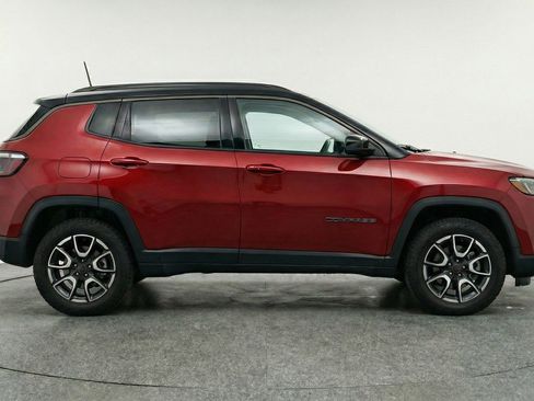 Used 2025 Jeep Compass Trailhawk AWD/4WD image 11
