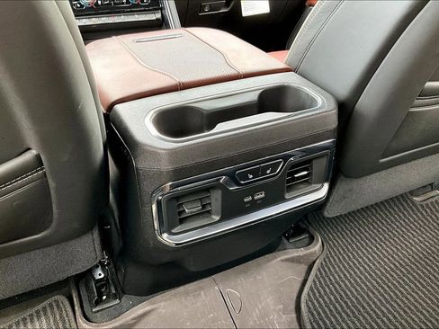 Used 2025 GMC Sierra 2500 Denali Ultimate image 31