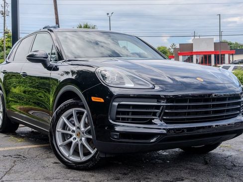 Used 2023 Porsche Cayenne AWD/4WD image 3
