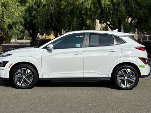 Used 2023 Hyundai Kona SE image 7