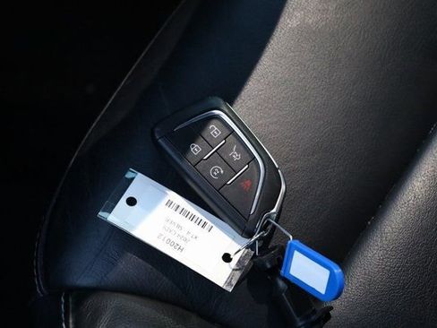 Used 2024 Cadillac XT4 Premium Luxury image 32