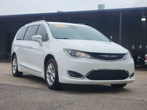 Used 2019 Chrysler Pacifica Touring-L w/ Advanced Safetytec Group FWD image 3
