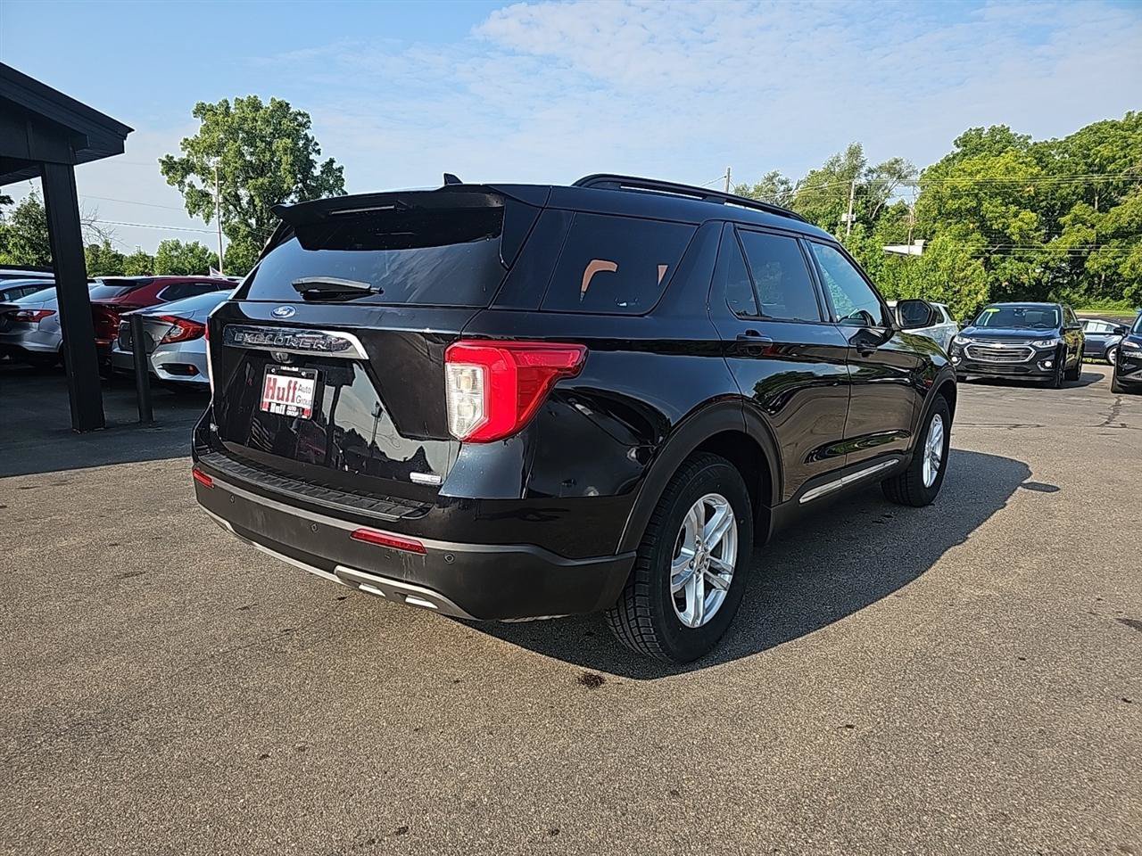 Used 2020 Ford Explorer XLT w/ Equipment Group 202A AWD/4WD image 3