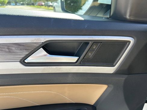 Certified 2022 Volkswagen Atlas Cross Sport SE image 12