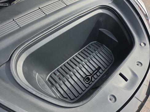 Used 2021 Tesla Model Y Long Range image 12