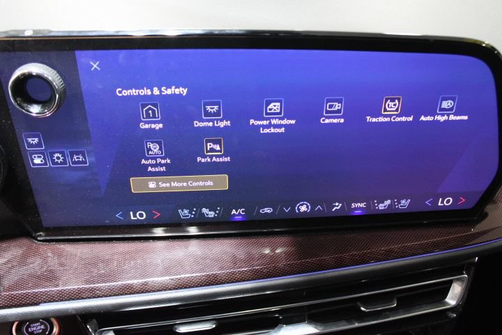 Used 2025 Chevrolet Traverse RS AWD/4WD image 57