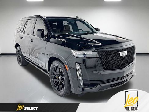Used 2023 Cadillac Escalade Sport w/ LPO, ONYX Package AWD/4WD image 5