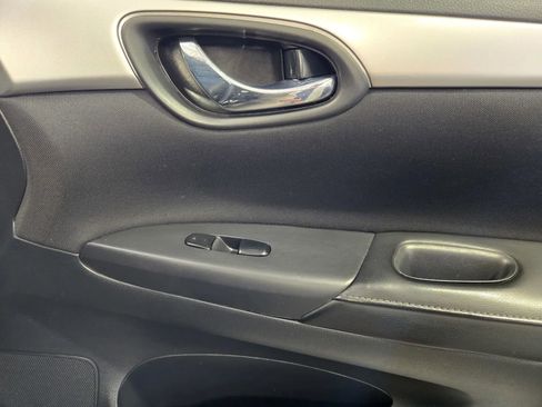 Used 2019 Nissan Sentra S w/ Appearance Package image 6