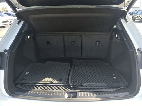 Used 2023 Audi Q4 e-tron Premium Plus w/ Premium Plus image 9