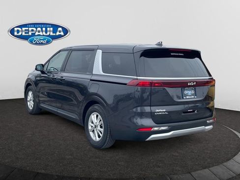 Used 2023 Kia Carnival LX image 3