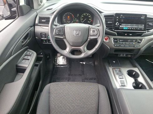 Used 2025 Honda Ridgeline Sport image 11