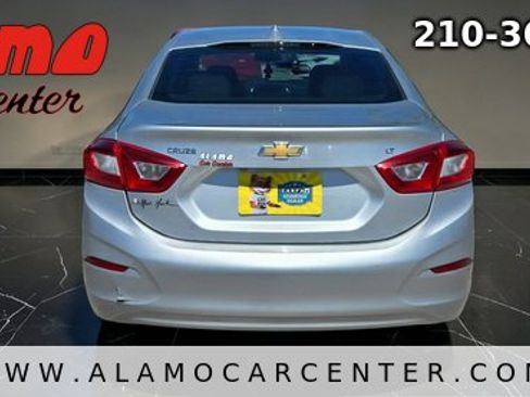 Used 2017 Chevrolet Cruze LT image 4