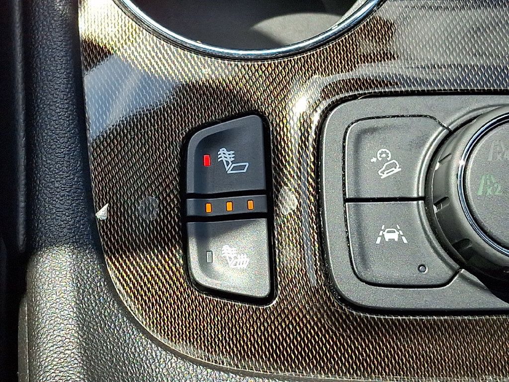 Used 2023 GMC Acadia AT4 AWD/4WD image 25