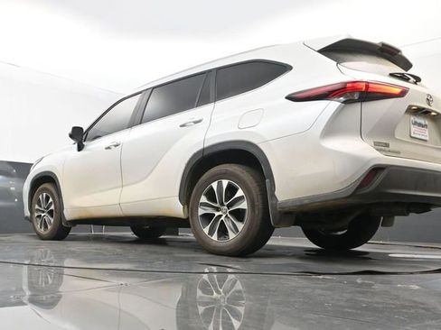 Used 2026 Toyota Highlander XLE image 10