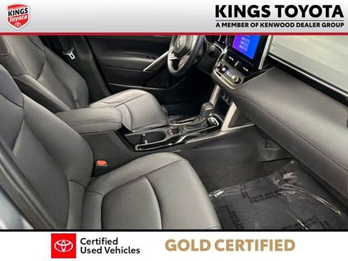 Certified 2023 Toyota Corolla Cross XLE w/ Convenience Package FWD image 11
