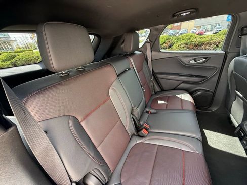 Used 2025 Chevrolet Blazer RS FWD image 36