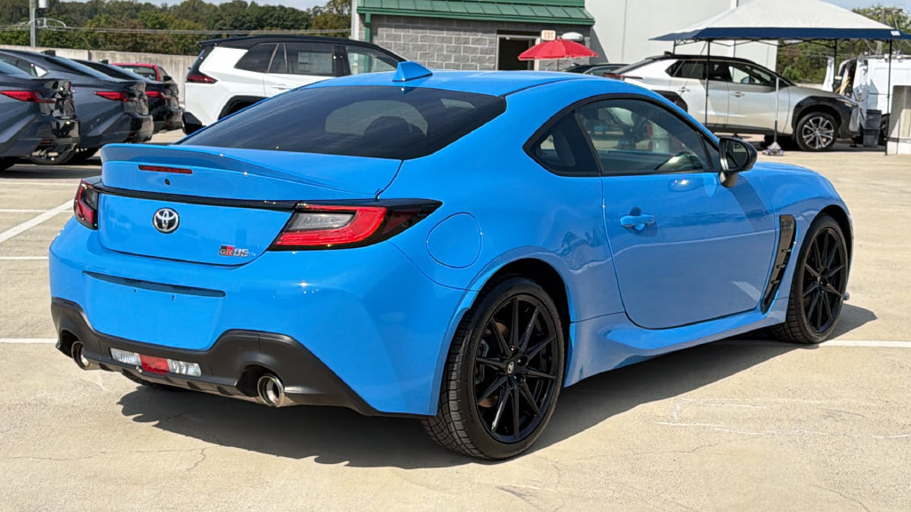 Used 2023 Toyota GR86 Premium w/ ALL Weather Mat Package (TMS) RWD image 4