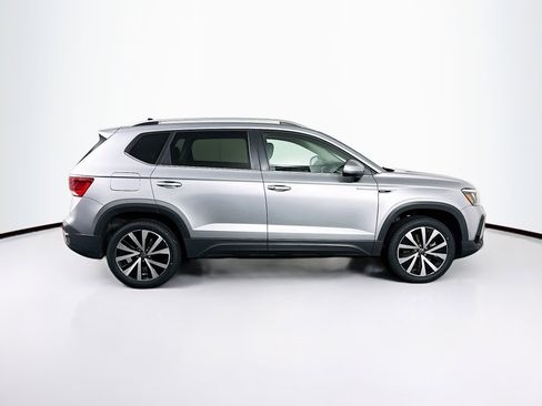 Used 2024 Volkswagen Taos SE image 10