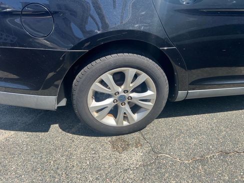 Used 2010 Ford Taurus SEL image 10