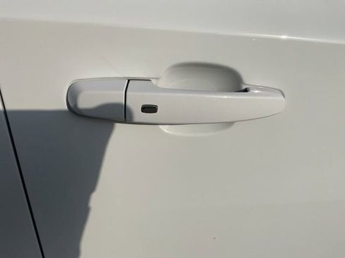 Used 2023 Chevrolet Traverse LT image 14