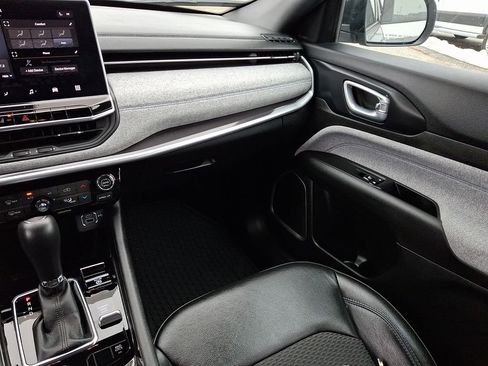 Used 2023 Jeep Compass Latitude w/ Convenience Group image 17