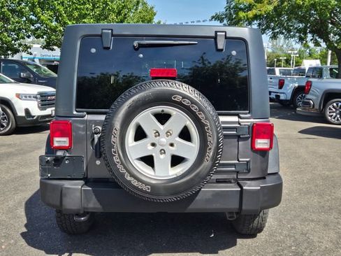 Used 2018 Jeep Wrangler Unlimited Sport AWD/4WD image 6