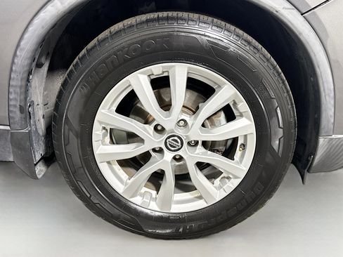 Used 2019 Nissan Rogue SV image 32