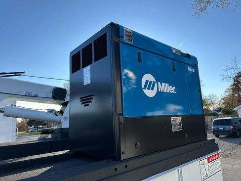 New 2024 Ford F550 4x4 SuperCab Super Duty image 8