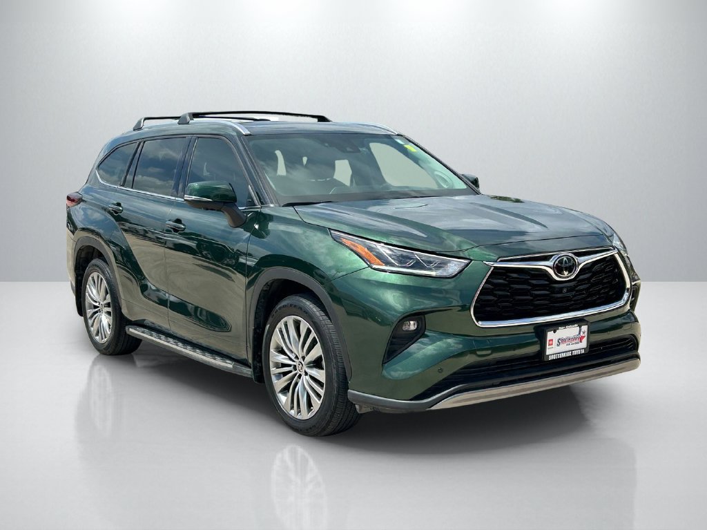 Used 2024 Toyota Highlander Platinum FWD image 3