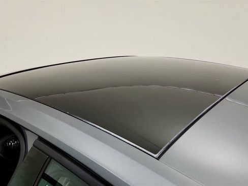 Used 2019 Volkswagen Jetta SE w/ Cold Weather Package FWD image 10